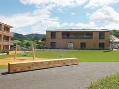 �ffentlicher Freibereich hinter dem Geb�ude